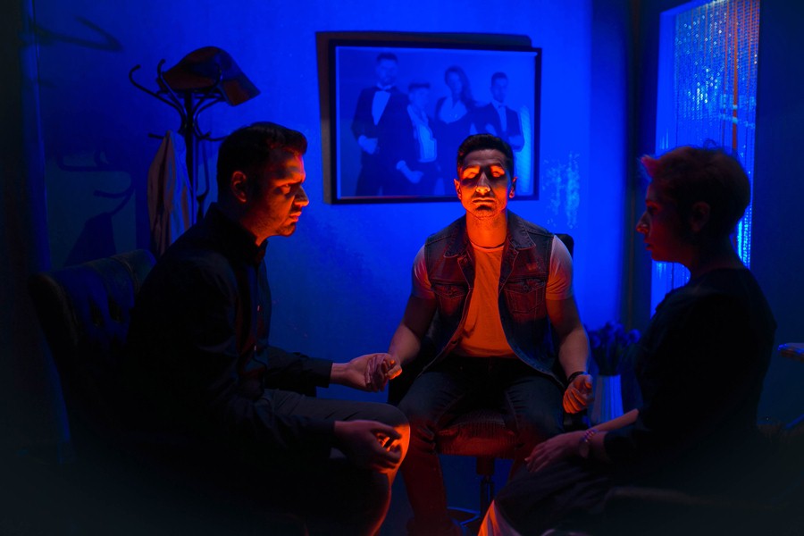 Победитель "Евровидения" в гостях у азербайджанских ведущих (ФОТО, ВИДЕО)