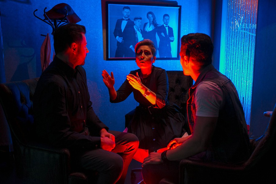 Победитель "Евровидения" в гостях у азербайджанских ведущих (ФОТО, ВИДЕО)