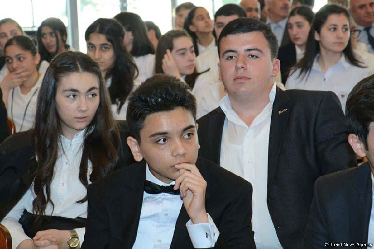 В Баку прошла церемония награждения победителей конкурса «Лучшая презентация» (ФОТО)