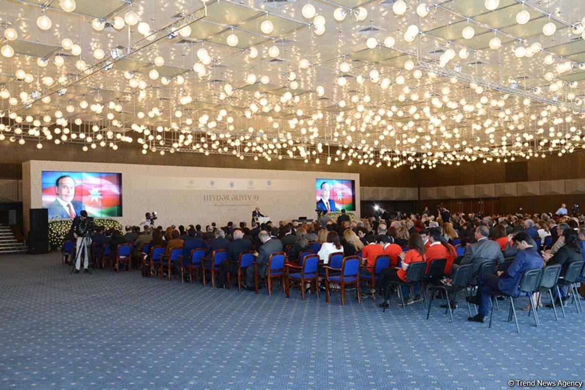 В Баку прошла церемония награждения победителей конкурса «Лучшая презентация» (ФОТО)