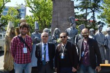 Старый клоун и азербайджанские актеры на берегу Черного моря (ФОТО)