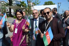 Старый клоун и азербайджанские актеры на берегу Черного моря (ФОТО)