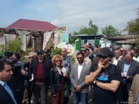 Представители дипкорпуса в Азербайджане осмотрели обстрелянные армянами дома в Агдамском районе (ФОТО)