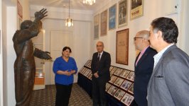 Народный артист Беларуси посетил музей в Баку (ФОТО)