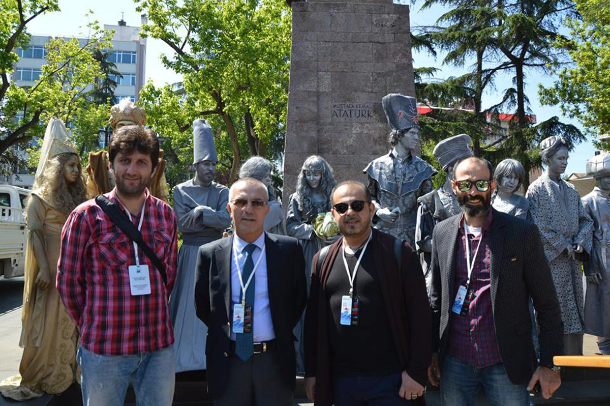 Старый клоун и азербайджанские актеры на берегу Черного моря (ФОТО)