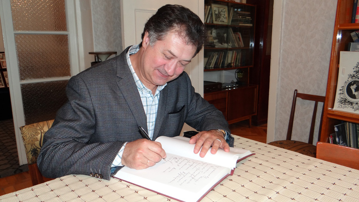 Народный артист Беларуси посетил музей в Баку (ФОТО)