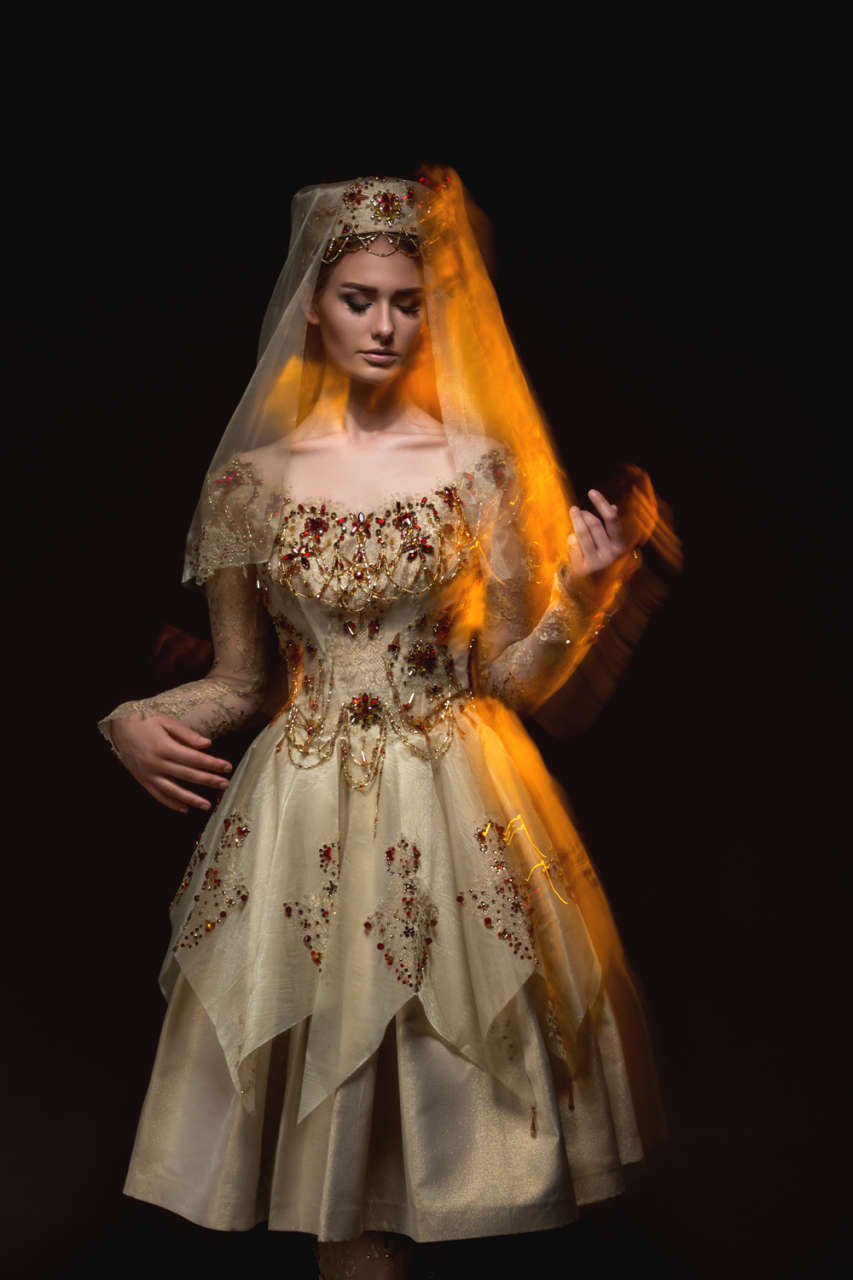 От Нью-Йорка до Баку - Удивительная красота и изящество цветка Xары бюльбюль в коллекциях азербайджанских дизайнеров (ФОТО)