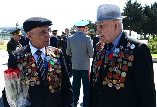 Общественность Азербайджана  отмечает День Победы (ФОТО)