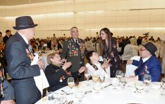 Президент Азербайджана и его супруга приняли участие в  официальном приеме в связи с 93-й годовщиной со дня рождения общенационального лидера Гейдара Алиева и  71-летием  Победы над фашизмом (ФОТО)