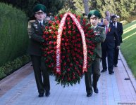 Главы дипмиссий стран СНГ возложили венок к Мемориалу воинской славы в Баку (ФОТО)