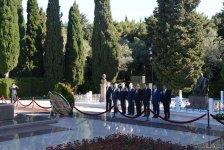 Главы дипмиссий стран СНГ возложили венок к Мемориалу воинской славы в Баку (ФОТО)