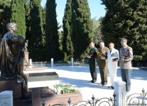 Главы дипмиссий стран СНГ возложили венок к Мемориалу воинской славы в Баку (ФОТО)