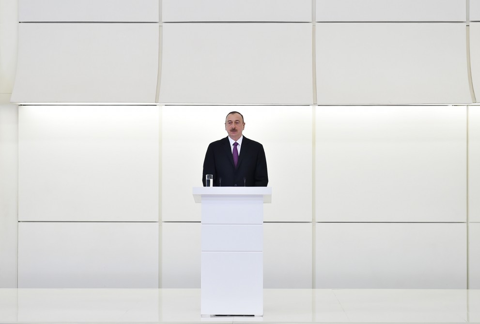 Президент Азербайджана и его супруга приняли участие в  официальном приеме в связи с 93-й годовщиной со дня рождения общенационального лидера Гейдара Алиева и  71-летием  Победы над фашизмом (ФОТО)