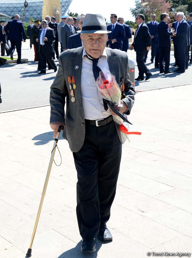 Общественность Азербайджана  отмечает День Победы (ФОТО)