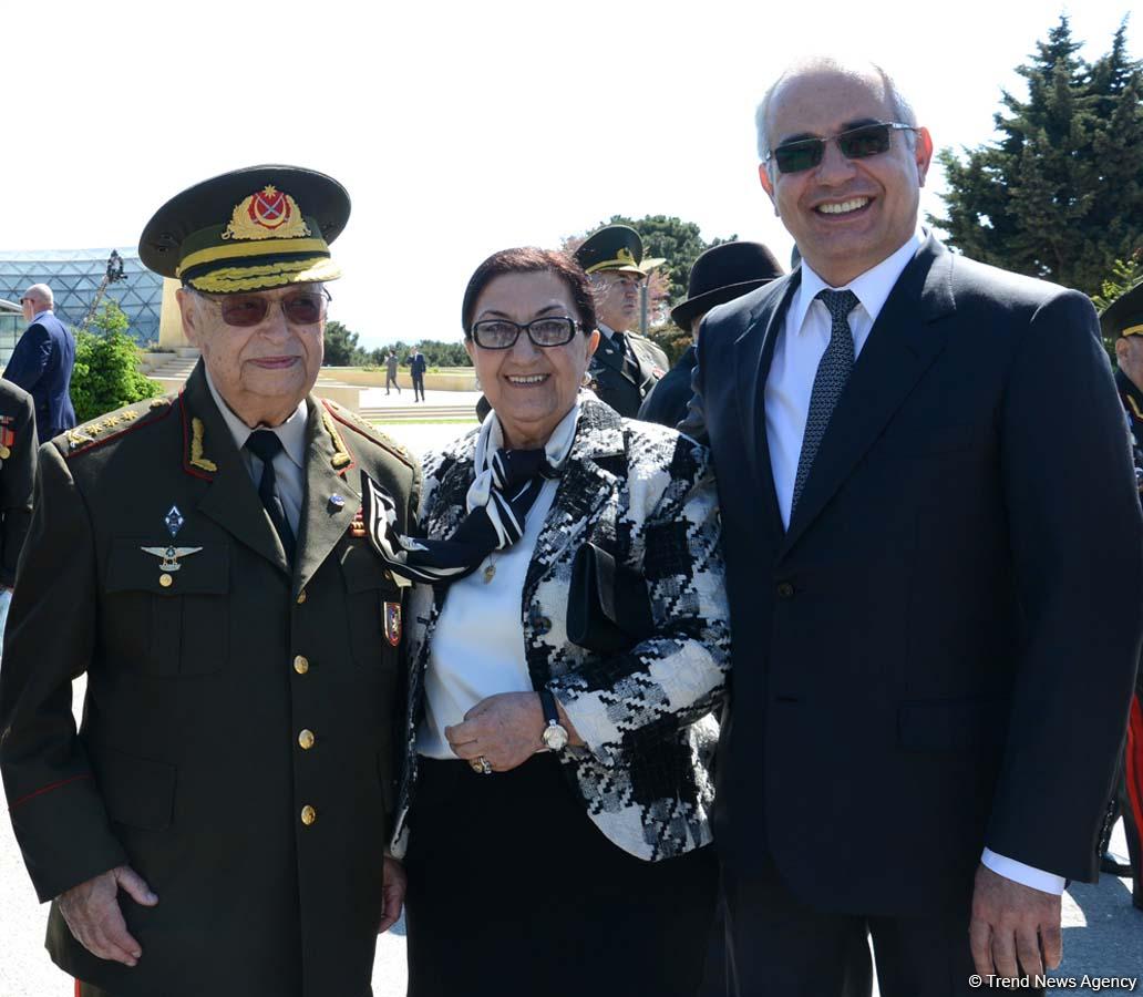 Общественность Азербайджана  отмечает День Победы (ФОТО)