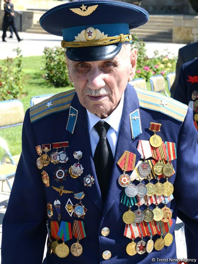 Общественность Азербайджана  отмечает День Победы (ФОТО)