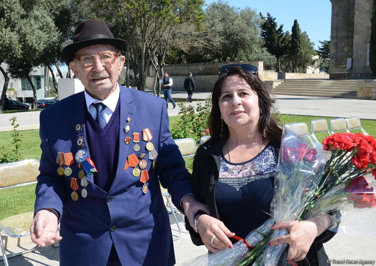 Общественность Азербайджана  отмечает День Победы (ФОТО)