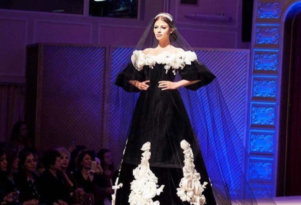 Ведущей моделью Baku Fashion Week стала турецкая звезда Тууче Сарыкая (ФОТО)