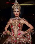 Ведущей моделью Baku Fashion Week стала турецкая звезда Тууче Сарыкая (ФОТО)