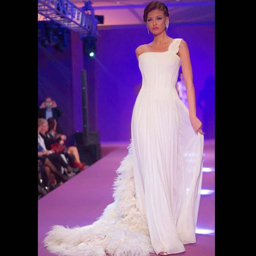 Ведущей моделью Baku Fashion Week стала турецкая звезда Тууче Сарыкая (ФОТО)