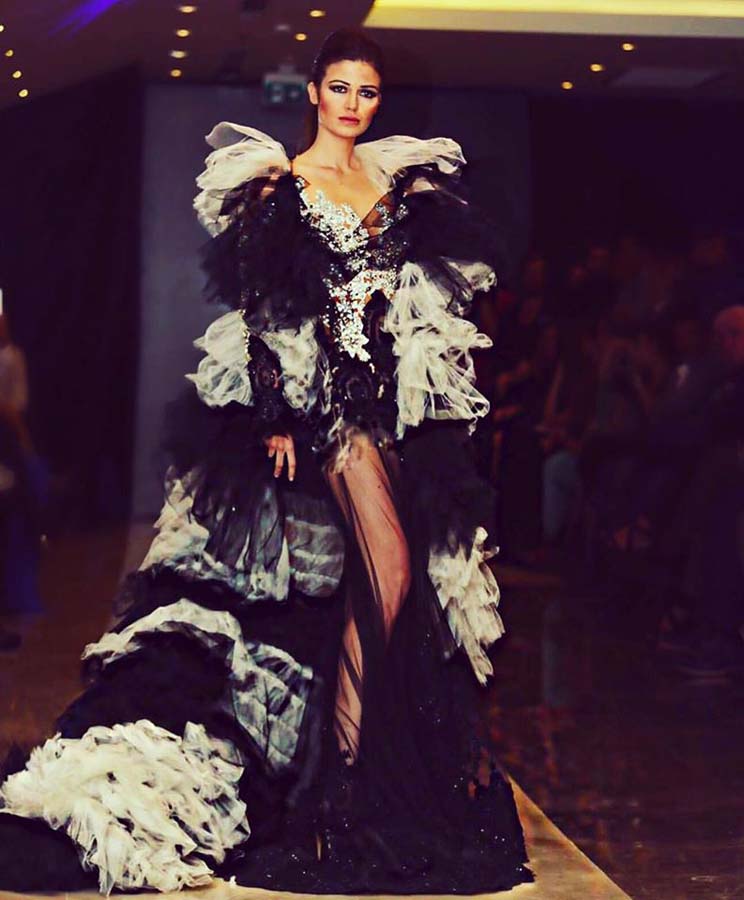 Ведущей моделью Baku Fashion Week стала турецкая звезда Тууче Сарыкая (ФОТО)