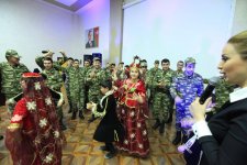 Роза Зяргярли выступила с концертами в воинских частях Мингячевира и Шамкира  (ФОТО)