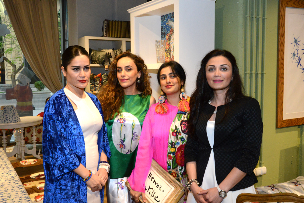 От Нью-Йорка до Баку - Удивительная красота и изящество цветка Xары бюльбюль в коллекциях азербайджанских дизайнеров (ФОТО)