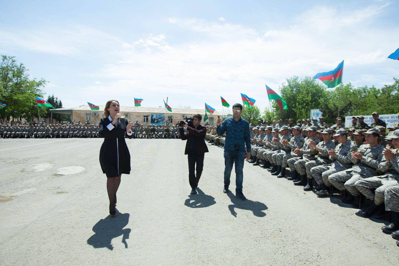 Роза Зяргярли выступила с концертами в воинских частях Мингячевира и Шамкира  (ФОТО)