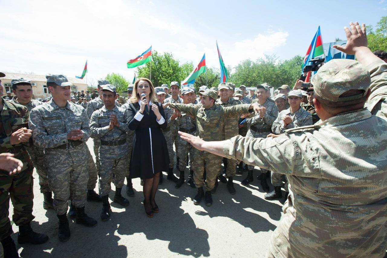 Роза Зяргярли выступила с концертами в воинских частях Мингячевира и Шамкира  (ФОТО)