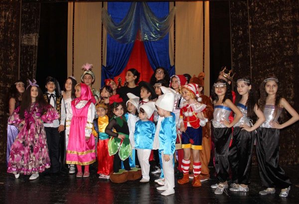 "Колдун и красавица": Герои любимых сказок в Баку (ФОТО)