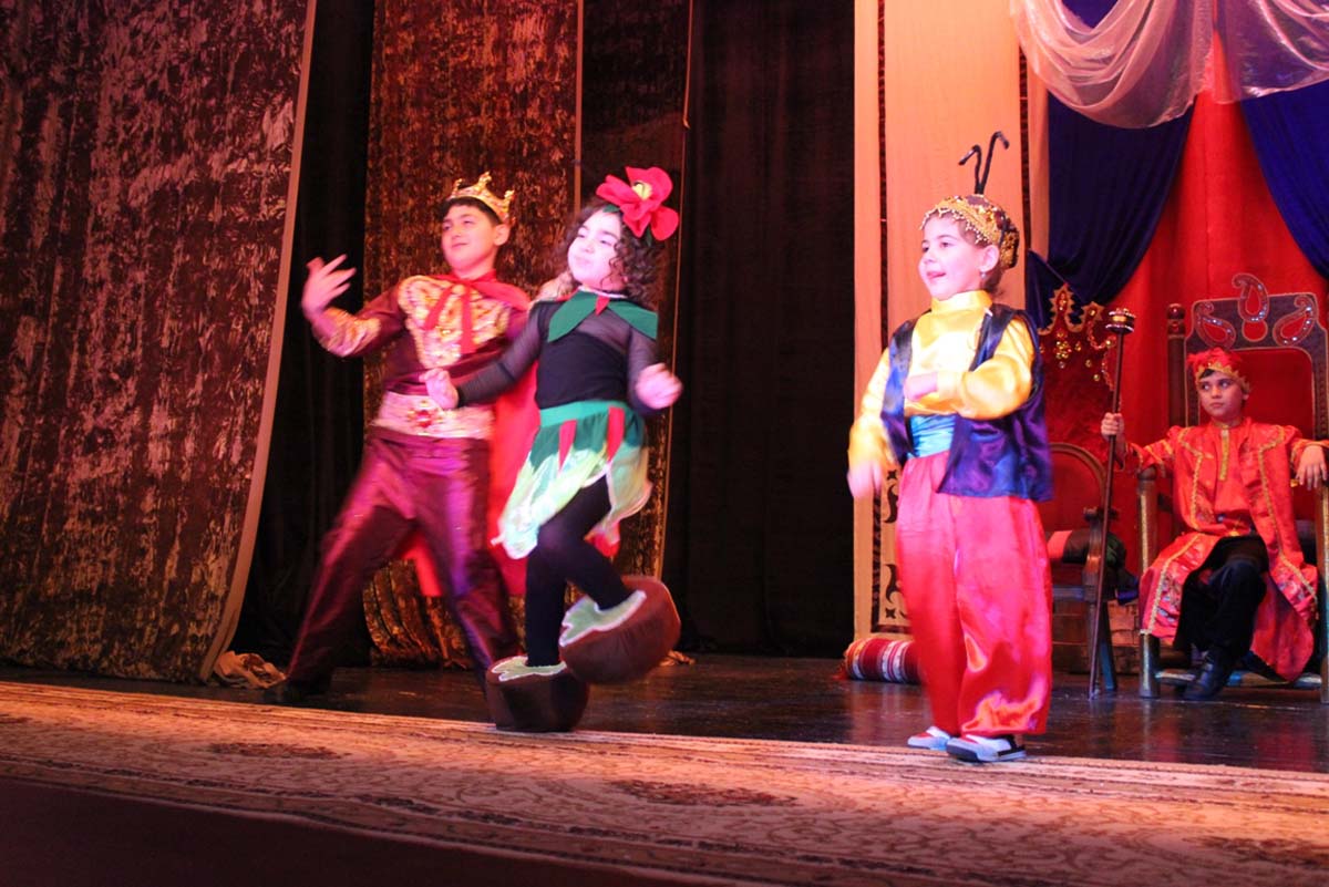 Юные артисты театра-студии Oyuq выступили с концертной программой (ФОТО)