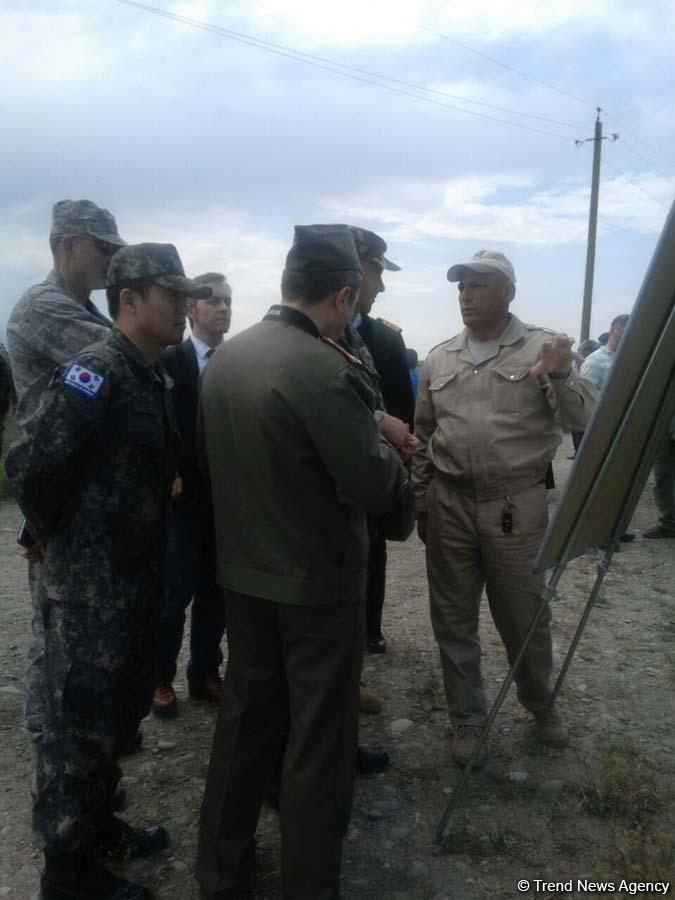 Военные атташе зарубежных посольств в Азербайджане ознакомились с применением  Арменией запрещенных боеприпасов (ФОТО, ВИДЕО)