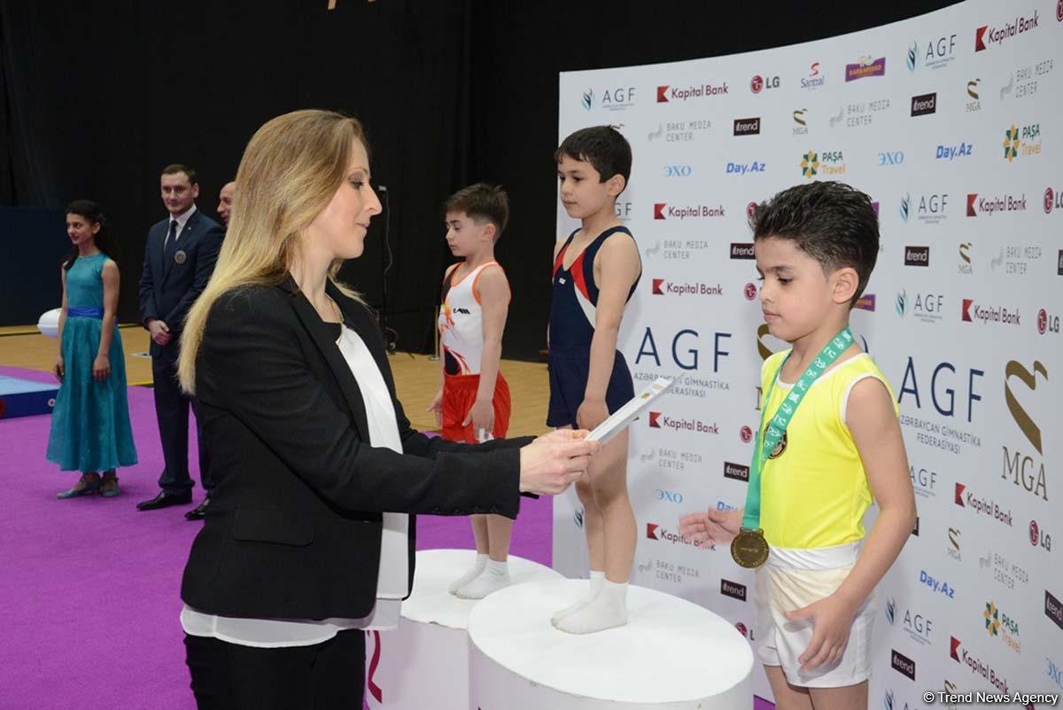 Награждены победители второго дня соревнований чемпионата Азербайджана по прыжкам на батуте и тамблингу (ФОТО)