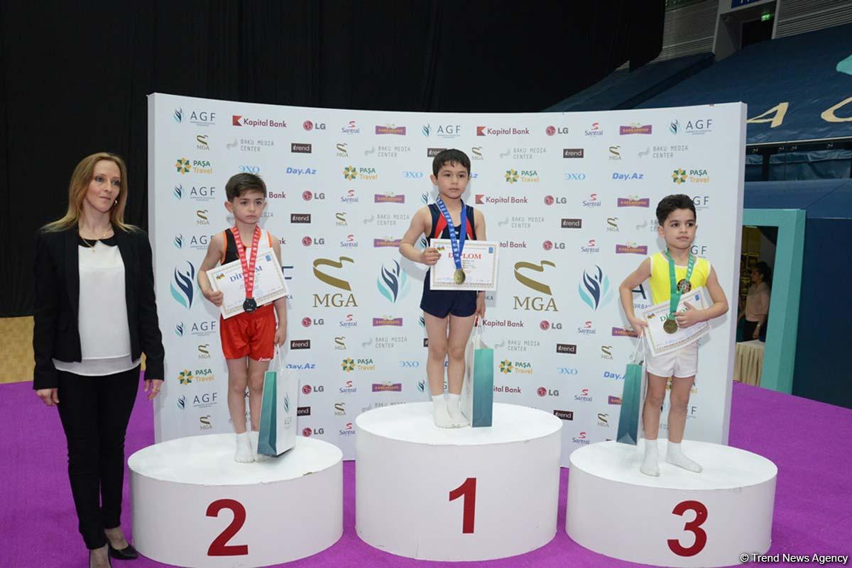 Награждены победители второго дня соревнований чемпионата Азербайджана по прыжкам на батуте и тамблингу (ФОТО)