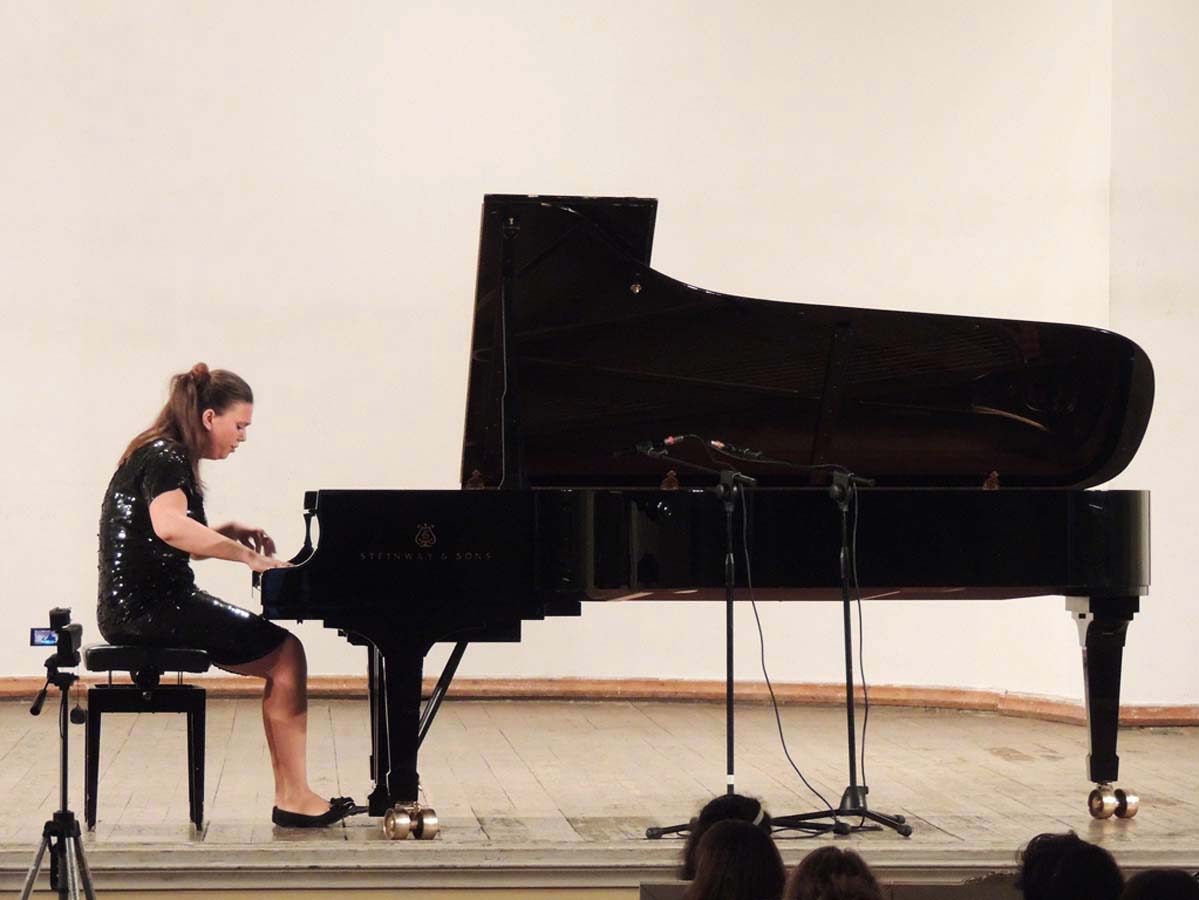 В Баку выступила известная российская пианистка (ФОТО)
