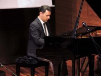 В Баку прошла презентация книги "Seçilənlər" Гюнель Анаргызы (ФОТО)