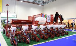 Президент Азербайджана ознакомился с международными выставками пищевой промышленности и сельского хозяйства в Баку (ФОТО)