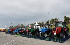 Президент Азербайджана ознакомился с международными выставками пищевой промышленности и сельского хозяйства в Баку (ФОТО)