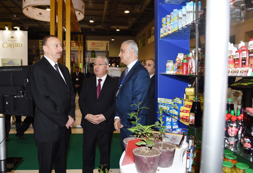 Президент Азербайджана ознакомился с международными выставками пищевой промышленности и сельского хозяйства в Баку (ФОТО)