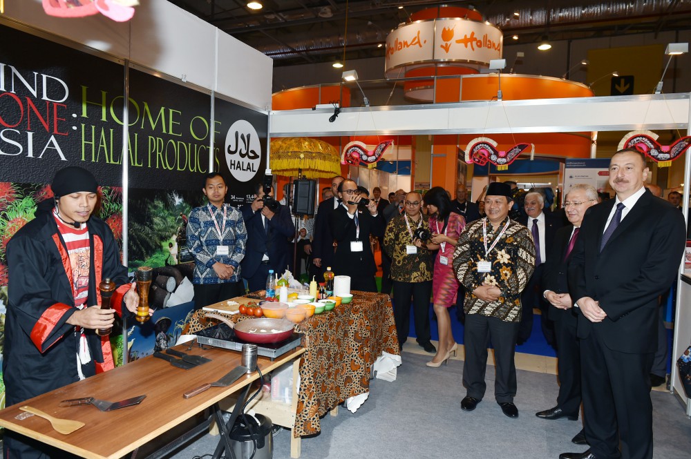 Президент Азербайджана ознакомился с международными выставками пищевой промышленности и сельского хозяйства в Баку (ФОТО)