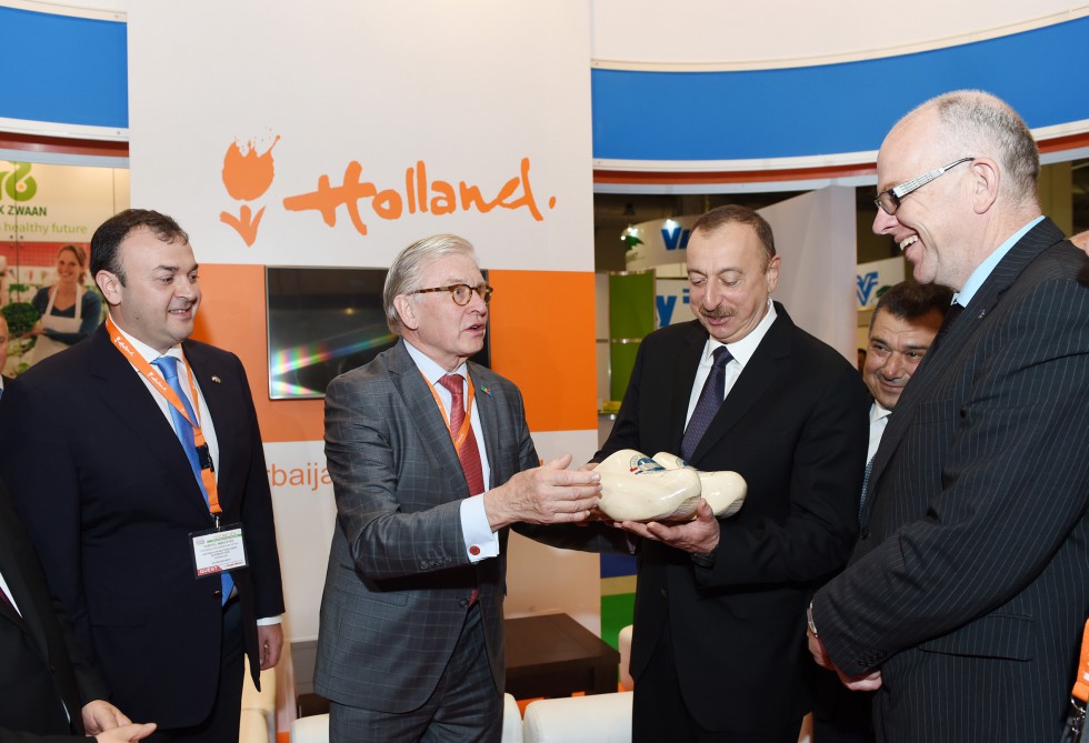 Президент Азербайджана ознакомился с международными выставками пищевой промышленности и сельского хозяйства в Баку (ФОТО)