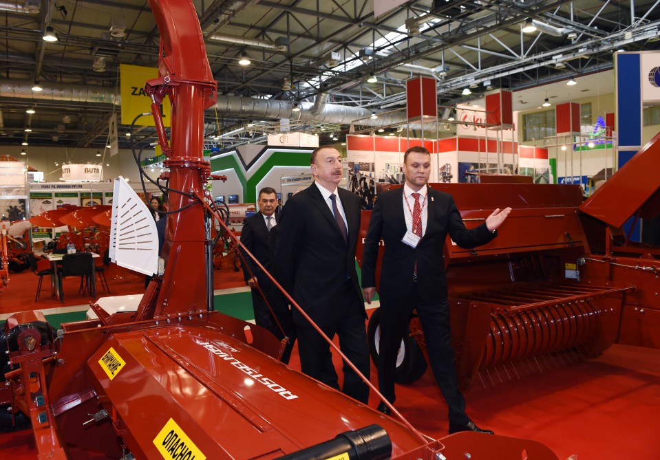 Президент Азербайджана ознакомился с международными выставками пищевой промышленности и сельского хозяйства в Баку (ФОТО)