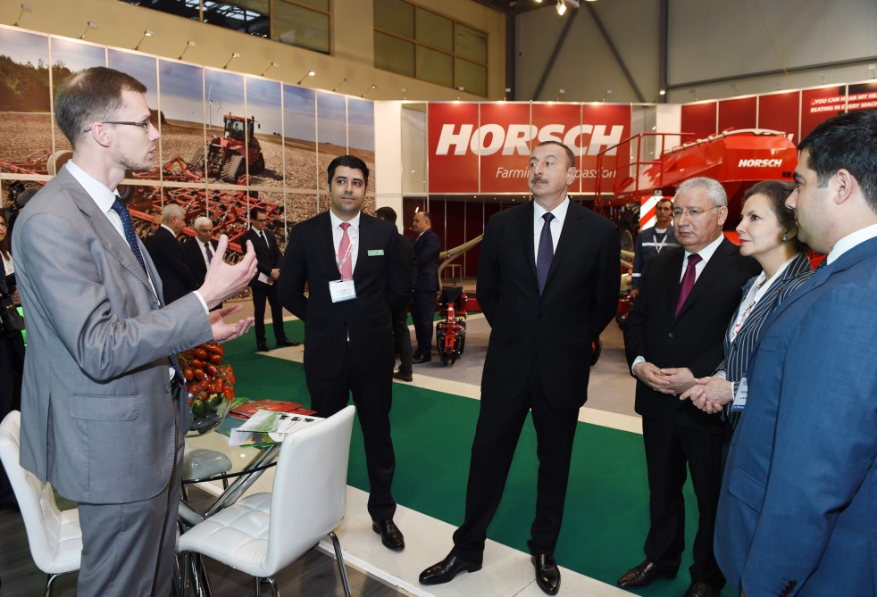 Президент Азербайджана ознакомился с международными выставками пищевой промышленности и сельского хозяйства в Баку (ФОТО)