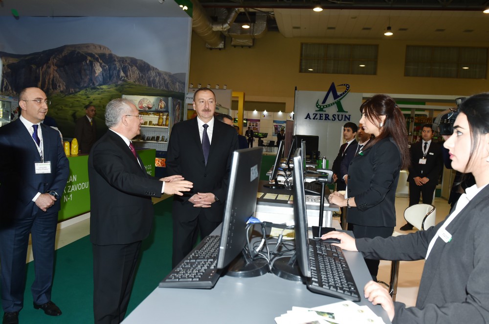 Президент Азербайджана ознакомился с международными выставками пищевой промышленности и сельского хозяйства в Баку (ФОТО)