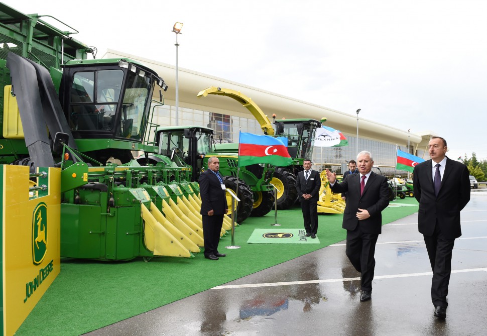 Президент Азербайджана ознакомился с международными выставками пищевой промышленности и сельского хозяйства в Баку (ФОТО)