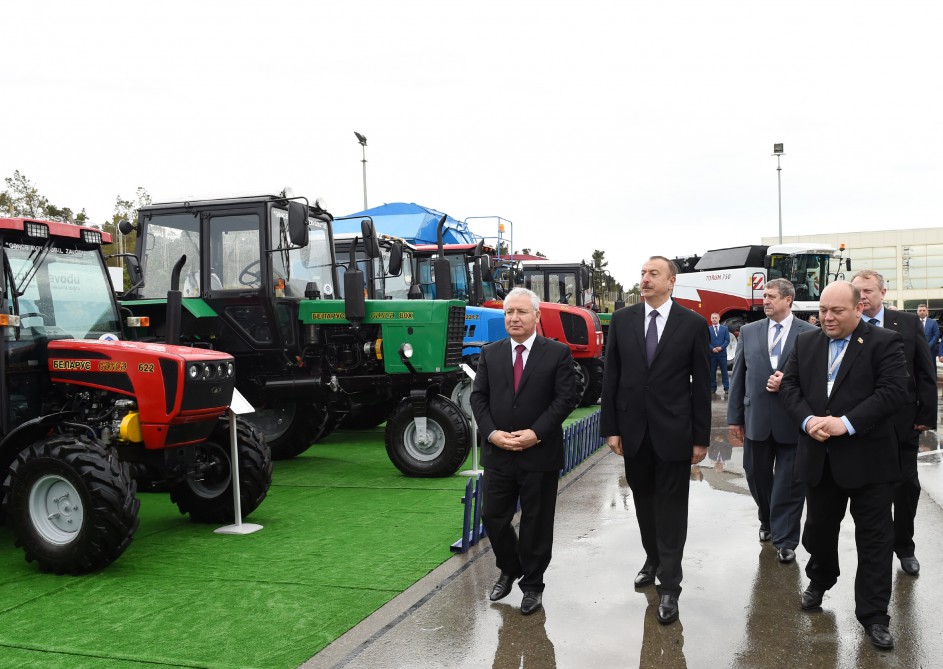 Президент Азербайджана ознакомился с международными выставками пищевой промышленности и сельского хозяйства в Баку (ФОТО)