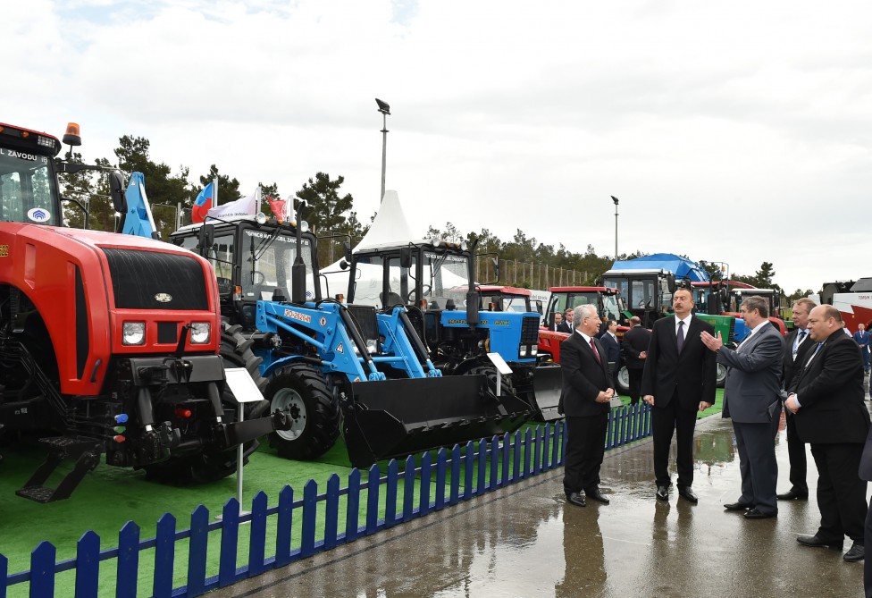 Президент Азербайджана ознакомился с международными выставками пищевой промышленности и сельского хозяйства в Баку (ФОТО)