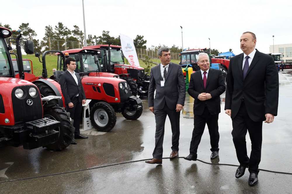Президент Азербайджана ознакомился с международными выставками пищевой промышленности и сельского хозяйства в Баку (ФОТО)