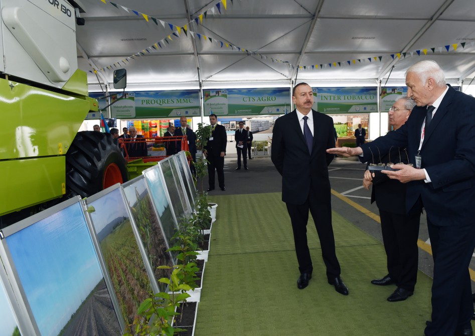 Президент Азербайджана ознакомился с международными выставками пищевой промышленности и сельского хозяйства в Баку (ФОТО)