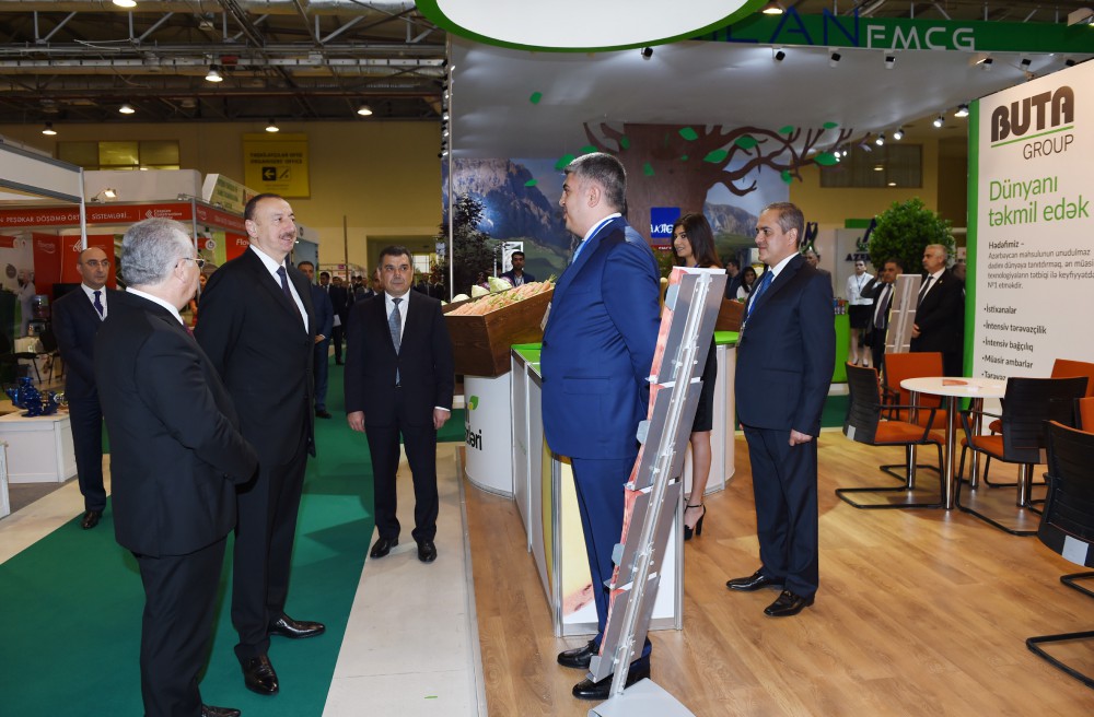 Президент Азербайджана ознакомился с международными выставками пищевой промышленности и сельского хозяйства в Баку (ФОТО)